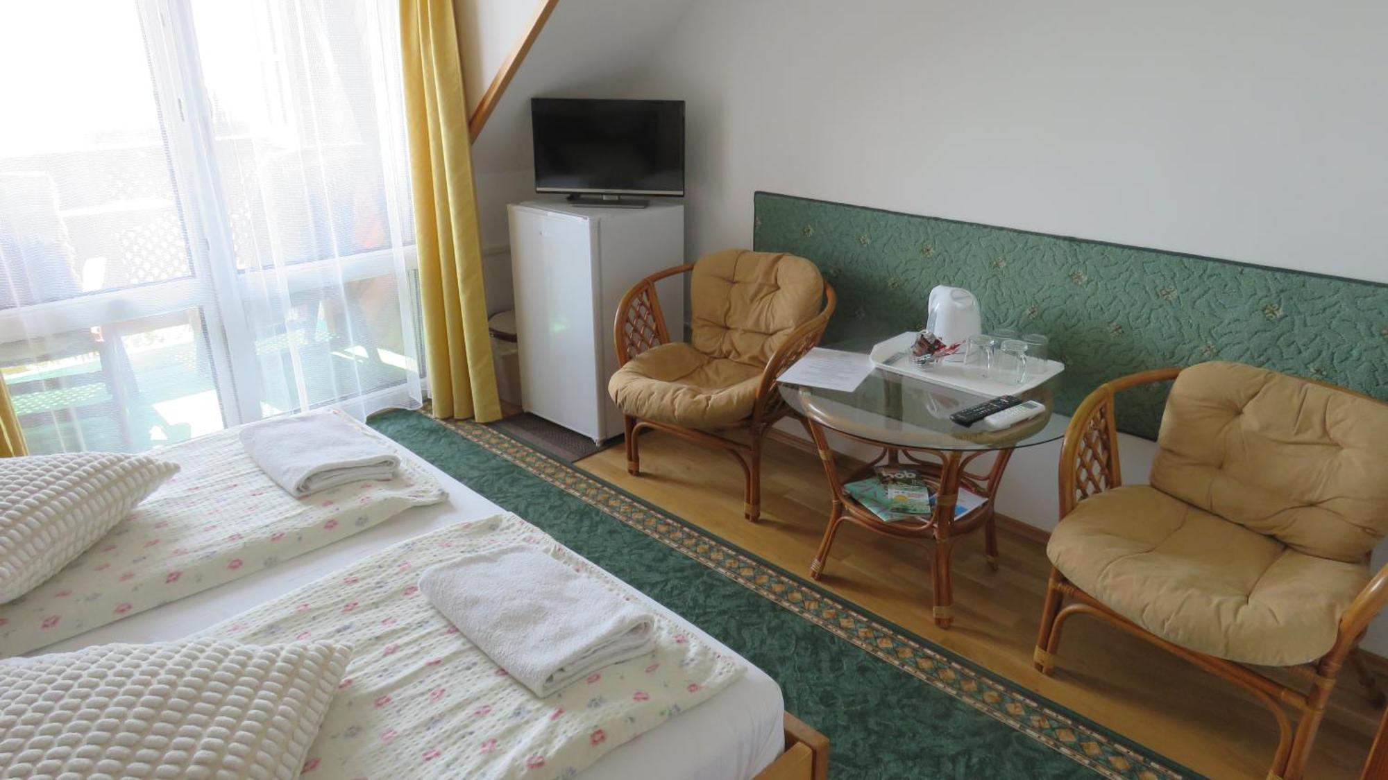 Prima Porta Vendeghaz Hotel Balatonalmadi Luaran gambar